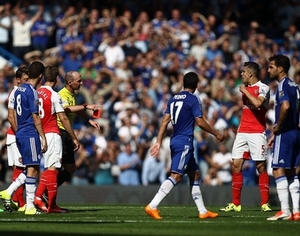 Bị đuổi 2 người, Arsenal gục ngã trước Chelsea!