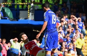 Huấn luyện viên Wenger nổi giận: “Costa đáng nhận 2 thẻ đỏ”