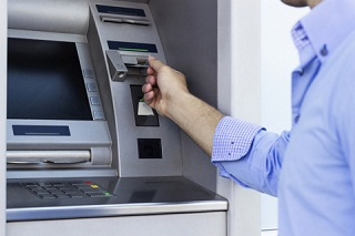 Choáng với cách trộm tiền trực tiếp từ cây ATM của tin tặc