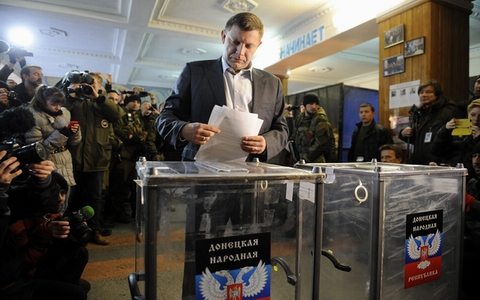 Quân ly khai miền đông Ukraine bất ngờ thông báo hoãn bầu cử. 