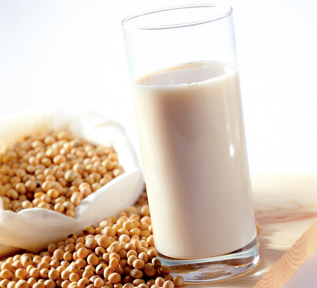 Sữa đậu nành được coi là một trong các loại thực phẩm giúp ngăn ngừa tình trạng béo phì hiệu quả 