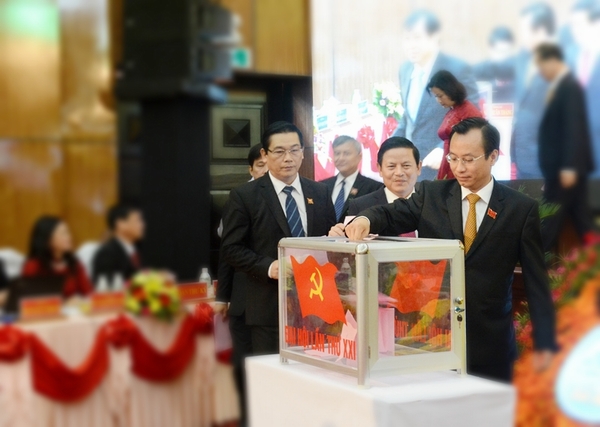 Tân Bí thư Thành ủy Đà Nẵng Nguyễn Xuân Anh (người đứng đầu) đã quyết định công bố số điện thoại và e-mail cá nhân để tiếp nhận phản ánh của người dân