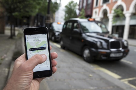 Taxi Uber và Grab đã khiến taxi truyền thống gặp khó