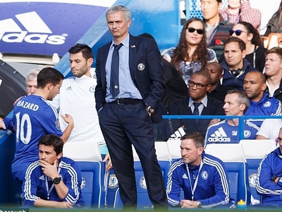 Cầu thủ Chelsea âm mưu đẩy Mourinho ra đường!