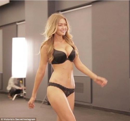 Gigi Hadid cực quyến rũ trong buổi casting cho Victoria's Secret