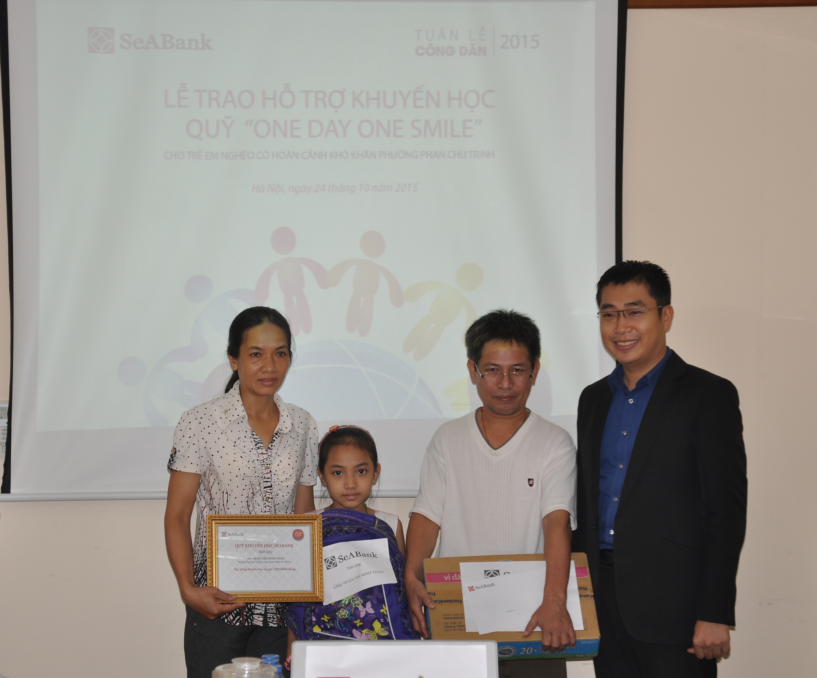 SeABank trao học bổng khuyến học cho các bé có hoàn cảnh khó khăn tại phường Phan Chu Trinh, Hà Nội