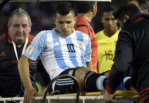 Aguero dính chấn thương trong trận thua Ecuardo