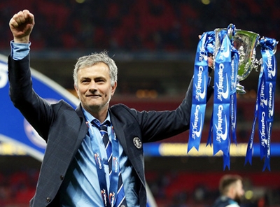 Thiếu người thay thế, Chelsea &quot;bấm bụng&quot; giữ Mourinho!