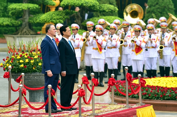 Lễ đón Thủ tướng New Zealand được tổ chức long trọng sáng 15/11 tại Hà Nội. Ảnh: VGP