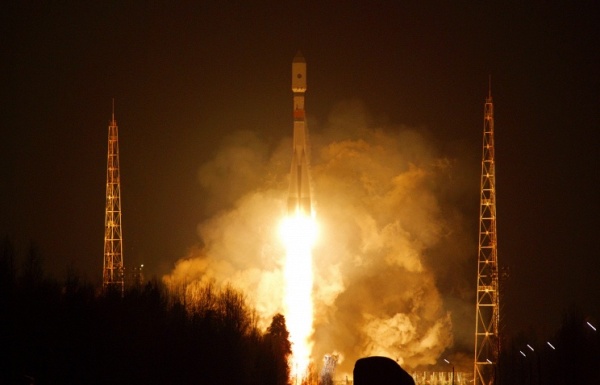 Hình ảnh một vụ phóng tên lửa đưa vệ tinh lên quỹ đạo.