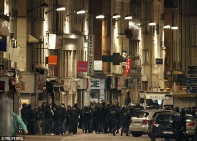 Đọ súng kinh hoàng truy lùng khủng bố ở Paris