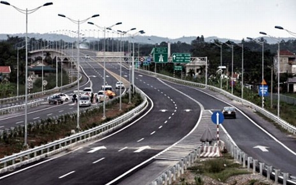 Đường cao tốc Nội Bài- Lào Cai.