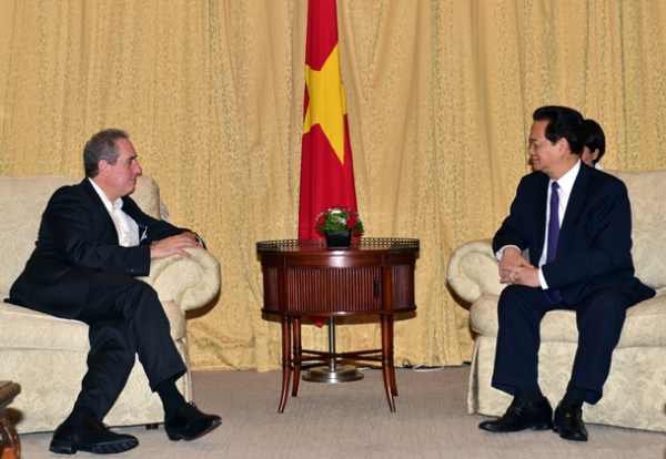 Thủ tướng Chính phủ Nguyễn Tấn Dũng và Đại diện Thương mại Hoa Kỳ, Đại sứ Michael Froman. Ảnh: VGP
