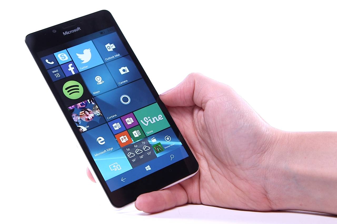 Lumia 950 dùng như PC, nhưng khó &quot;đè bẹp&quot; iPhone