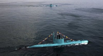 Iran tập trận rầm rộ với tàu ngầm tự chế