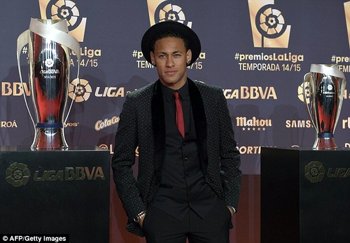 Messi và Neymar trên bục nhận giải từ ban tổ chức La Liga