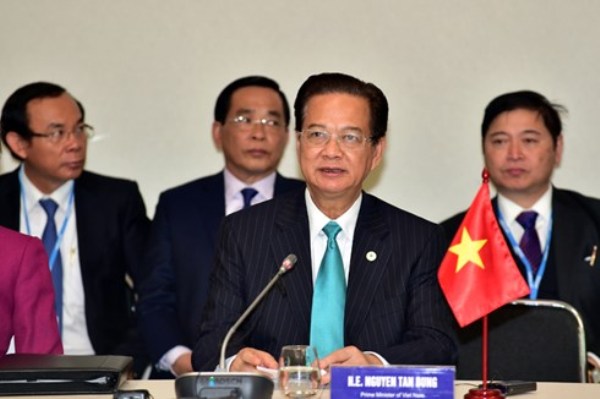 Thủ tướng Nguyễn Tấn Dũng tại phiên đối thoại. Ảnh: VOV