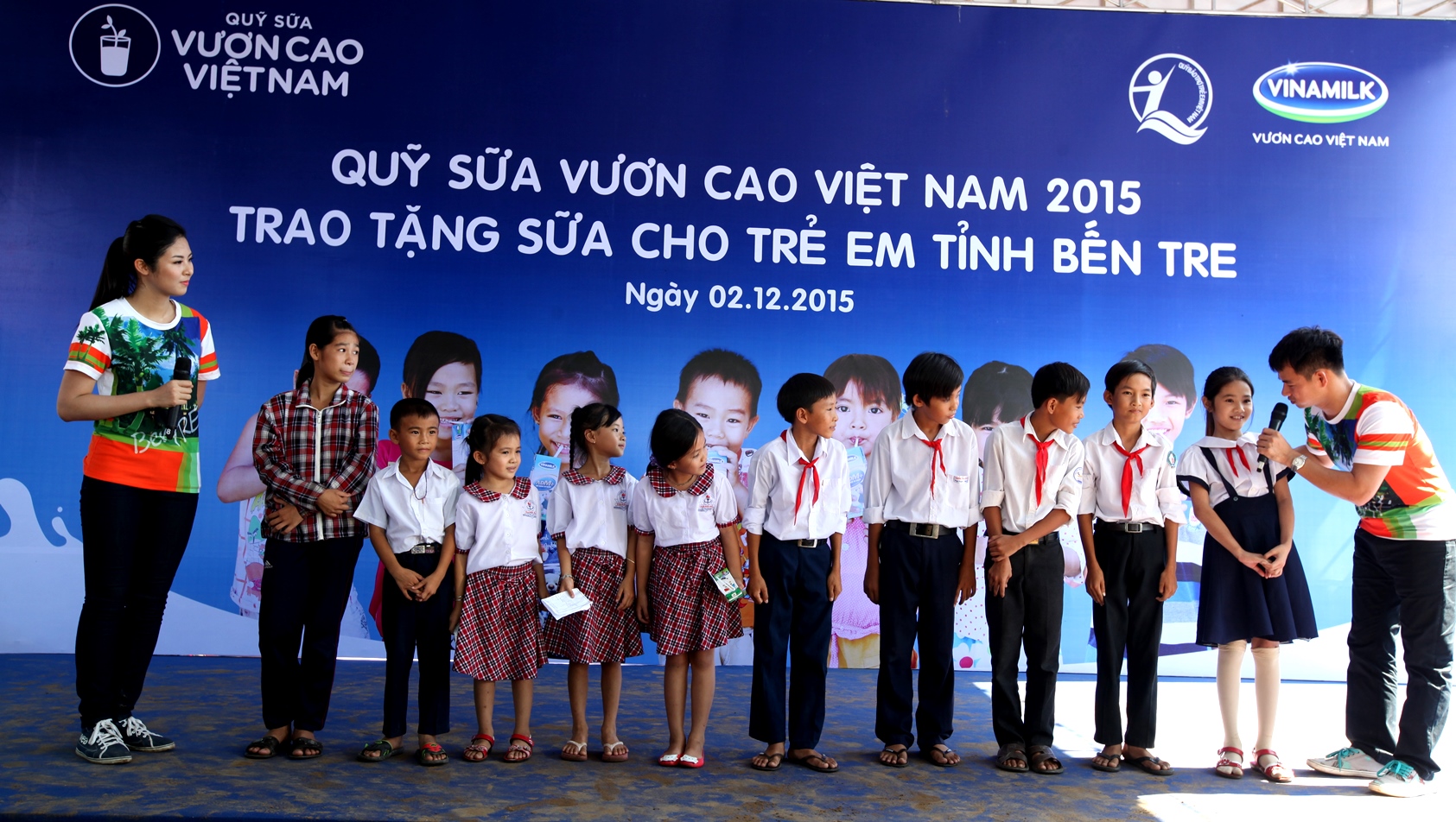 Tại chương trình, các em học sinh đã có cơ hội được gặp mặt, trò chuyện và cùng chơi những trò chơi vui nhộn cùng với các Đại sứ của chương trình Quỹ sữa Vươn cao Việt Nam là Nghệ sỹ hài Xuân Bắc và Hoa hậu Ngọc Hân