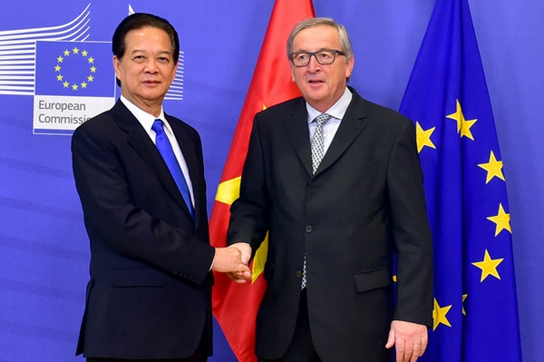 Thủ tướng Chính phủ Nguyễn Tấn Dũng và Chủ tịch Ủy ban châu Âu Jean-Claude Juncker. Ảnh: VGP