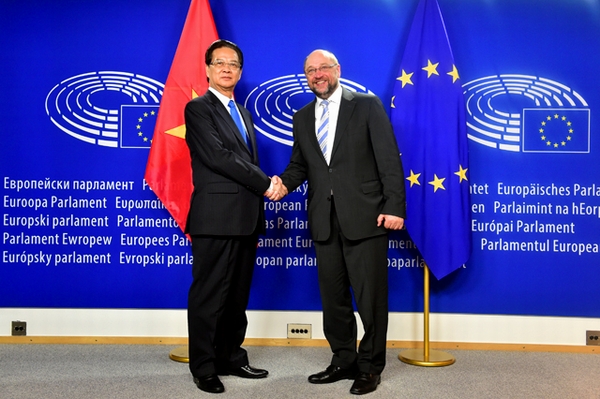 Thủ tướng Nguyễn Tấn Dũng và Chủ tịch Nghị viện châu Âu Martin Schulz. Ảnh: VGP
