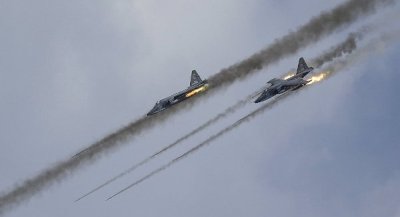 Máy bay ném bom Nga phá hủy mục tiêu kẻ thù