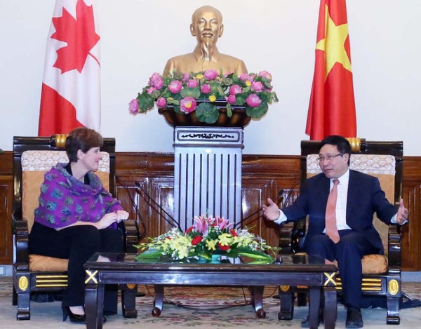 Phó Thủ tướng Phạm Bình Minh và Bộ trưởng Phát triển và Pháp ngữ Canada Marie- Claude Bibeau.