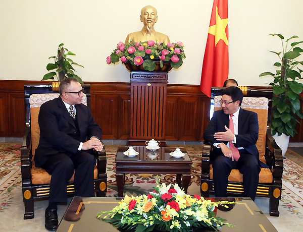 Phó Thủ tướng, Bộ trưởng Ngoại giao Phạm Bình Minh tiếp Đại sứ đặc mệnh toàn quyền nước Cộng hòa Thổ Nhĩ Kỳ, ông Akif Ayhan. Ảnh: VGP