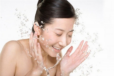 Cách rửa mặt đơn giản để làn da luôn mịn màng