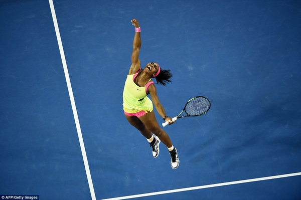 Serena Williams ăn mừng chiến thắng trước tay vợt người Nga Sharapova trong trận chung kết giải Úc mở rộng hồi tháng 1.