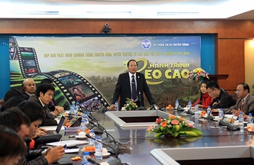 Thứ trưởng Bộ TT&TT Trương Minh Tuấn phát biểu tại buổi họp báo