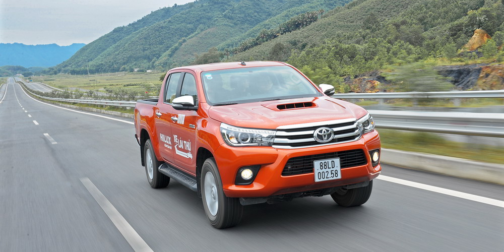 Toyota Hilux bất ngờ được ưu đãi 15 triệu