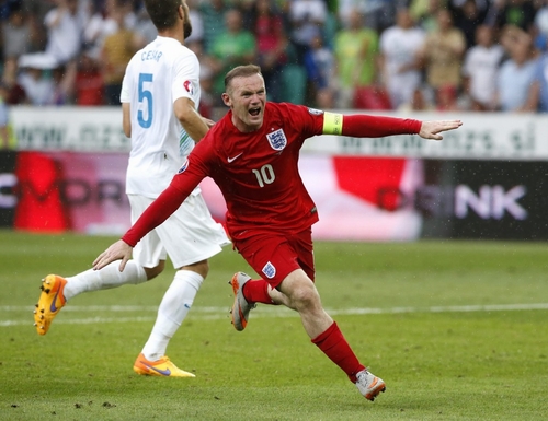 Rooney thi đấu chói sáng trong màu áo tuyển Anh năm 2015