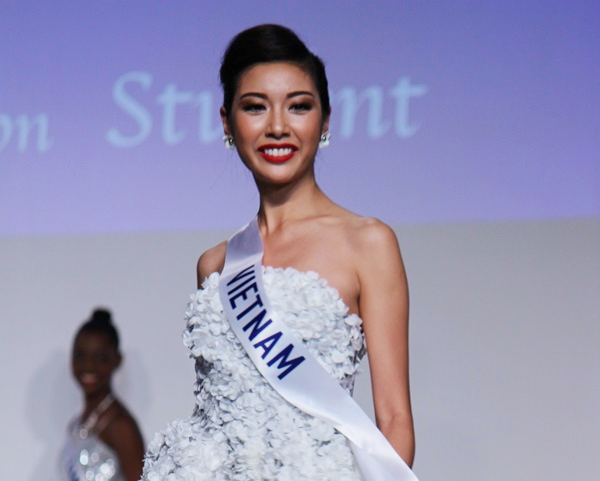 Thúy Vân lọt Top Hoa hậu ứng xử xuất sắc nhất thế giới năm  2015