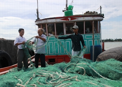 Tàu Trung Quốc lại phá ngư lưới cụ của 4 tàu cá Việt Nam