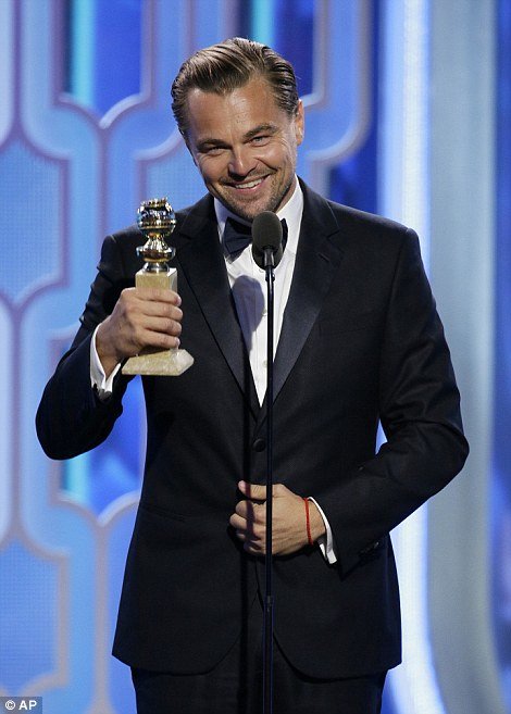 Leonardo DiCaprio hạnh phúc với giải Quả cầu vàng thứ 3 trong sự nghiệp. 