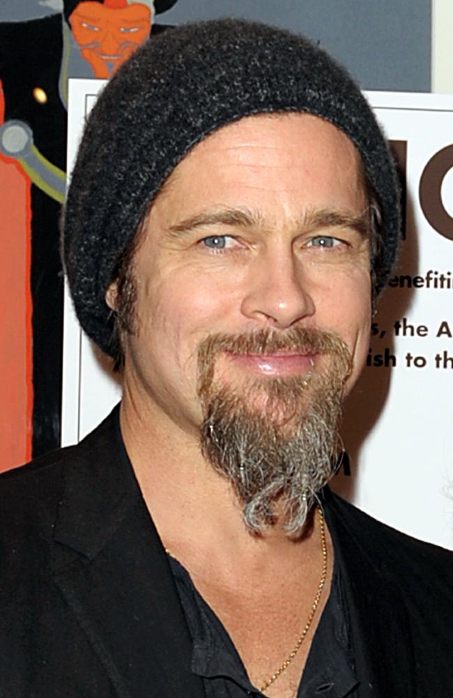 Brad Pitt có đôi khi để râu tóc dài, khiến anh trông già đi