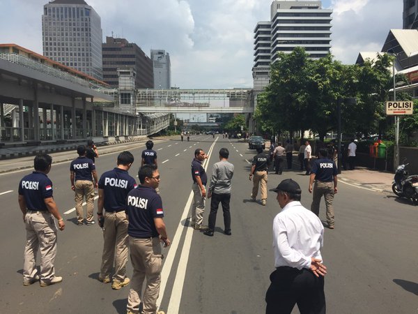 Thủ đô Indonesia rúng động vì một loạt vụ nổ