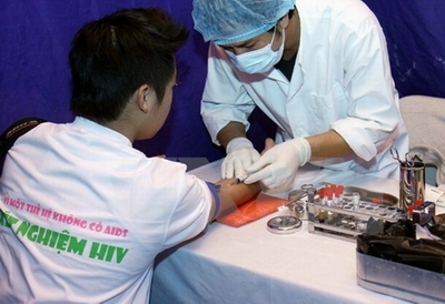 Việt Nam: Mỗi năm gần 14.000 trường hợp nhiễm mới HIV