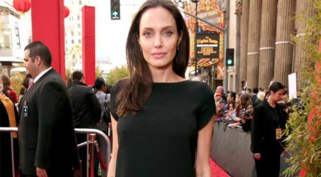 Angelina Jolie gầy giơ xương đáng sợ