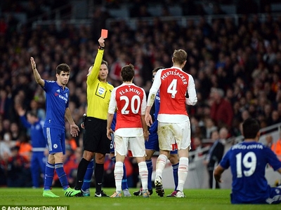 Thua đau Chelsea, HLV Wenger nổi điên với Costa!