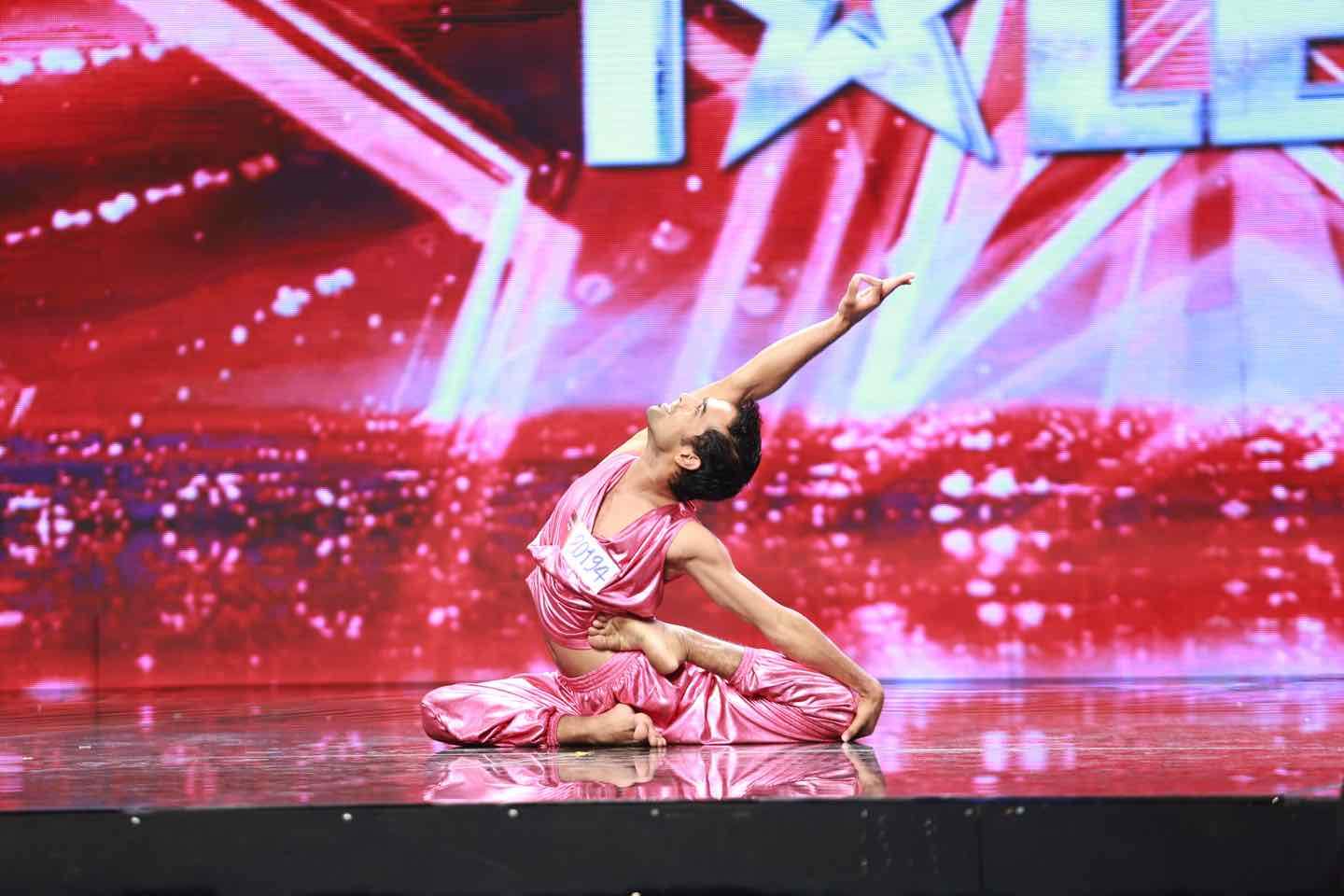 Gauvar Sharma với tài năng múa dẻo kỳ diệu