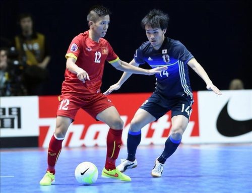 Tuyển Futsal Việt Nam (áo đỏ) đặt quyết tâm cạnh tranh ngôi vô địch!
