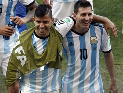 Tuyển Argentina triệu tập gấp Messi, loại bỏ Tevez
