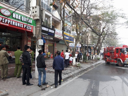 Hà Nội: Cháy quán ăn nhanh 4 tầng trên phố Trần Đăng Ninh