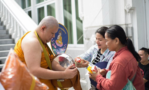 Gần 50% nhà sư Thái Lan bị béo phì