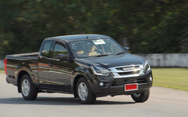 Thái Lan: Isuzu D-max tiếp tục &quot;đè bẹp&quot; Toyota Hilux