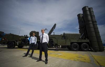 Ấn Độ mua tên lửa Nga, &quot;so găng&quot; với láng giềng Trung Quốc