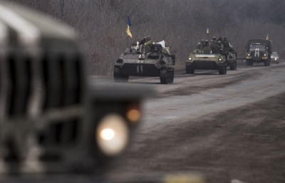 Kiev bất ngờ rầm rộ điều động vũ khí hạng nặng