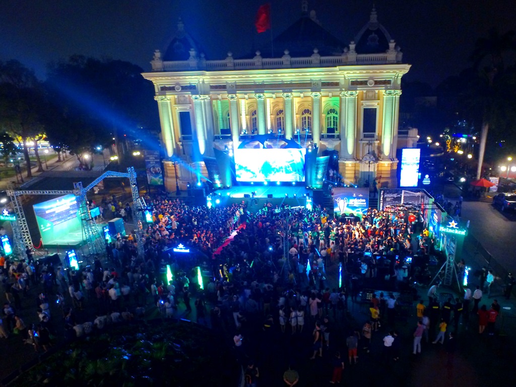 Đại tiệc âm nhạc thu hút hàng nghìn khán giả