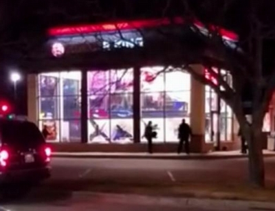 Mỹ: Hàng loạt nhà hàng bị lừa tự đập vỡ cửa kính!